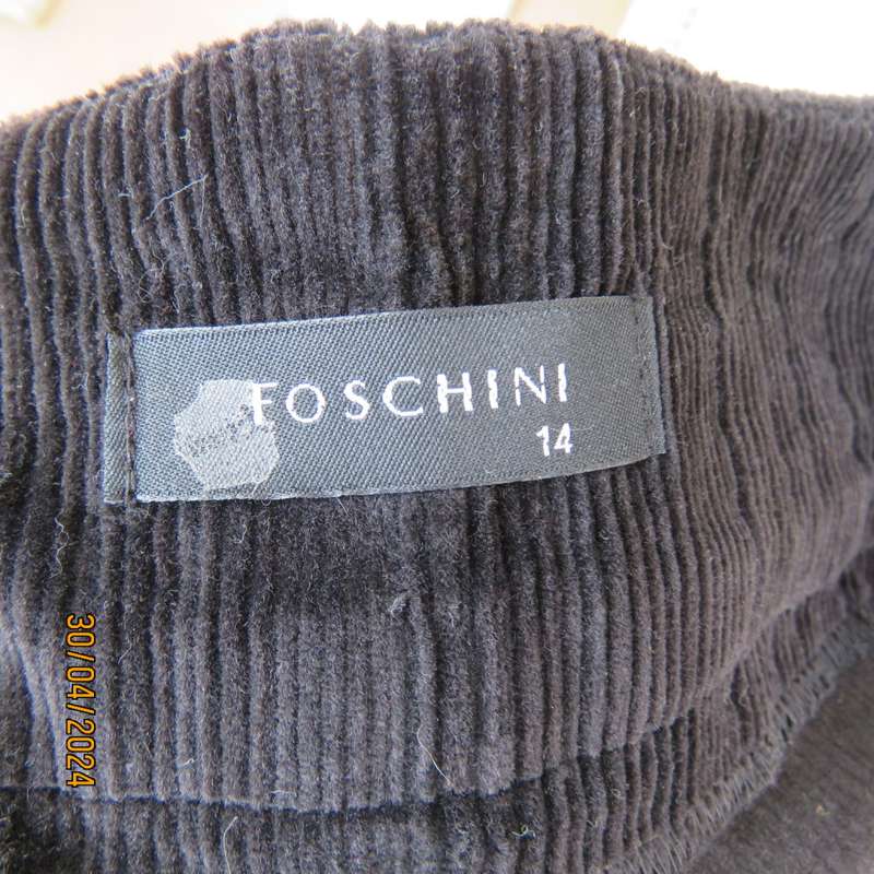 Chic black cotton stretch corduroy pants by FOSHINI. Size 38 tight. 36 good fit. As new cond.