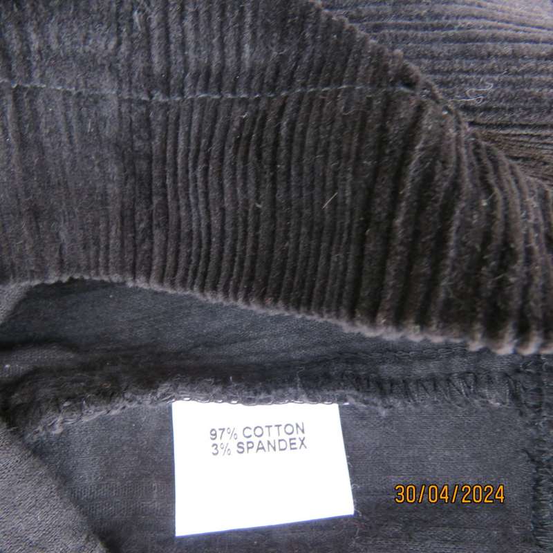 Chic black cotton stretch corduroy pants by FOSHINI. Size 38 tight. 36 good fit. As new cond.