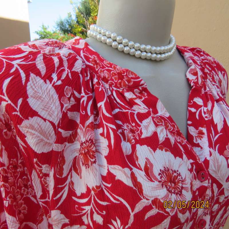 Fabulous comfy red/white floral slip over 100% crinkled viscose dress. By MILADYS size 40. As new.