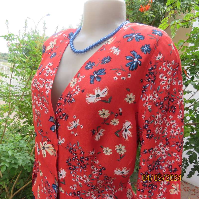 Make a statement. Apple red cream/blue floral long sleeve viscose top.Peplum/V neck. By H&M size 38
