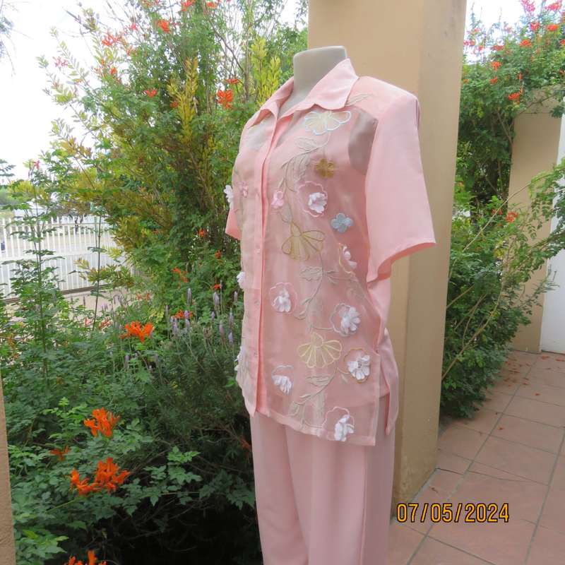 Amazing 2 pc salmon pink textured polyester pants/jacket outfit. Size 38. Jacket emb. organza fronts
