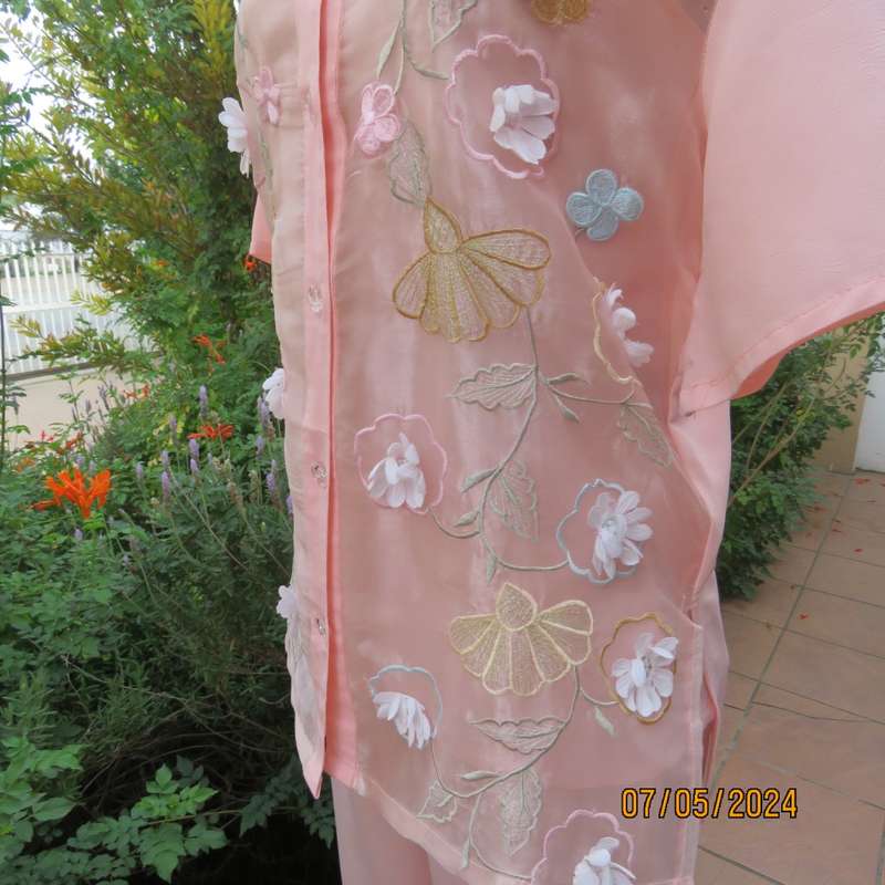 Amazing 2 pc salmon pink textured polyester pants/jacket outfit. Size 38. Jacket emb. organza fronts