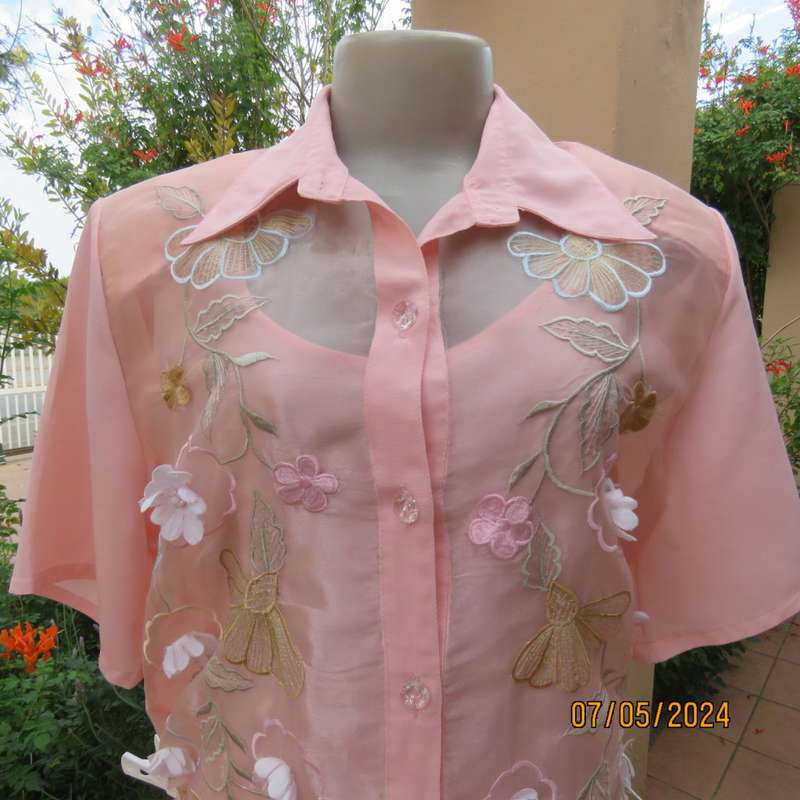 Amazing 2 pc salmon pink textured polyester pants/jacket outfit. Size 38. Jacket emb. organza fronts