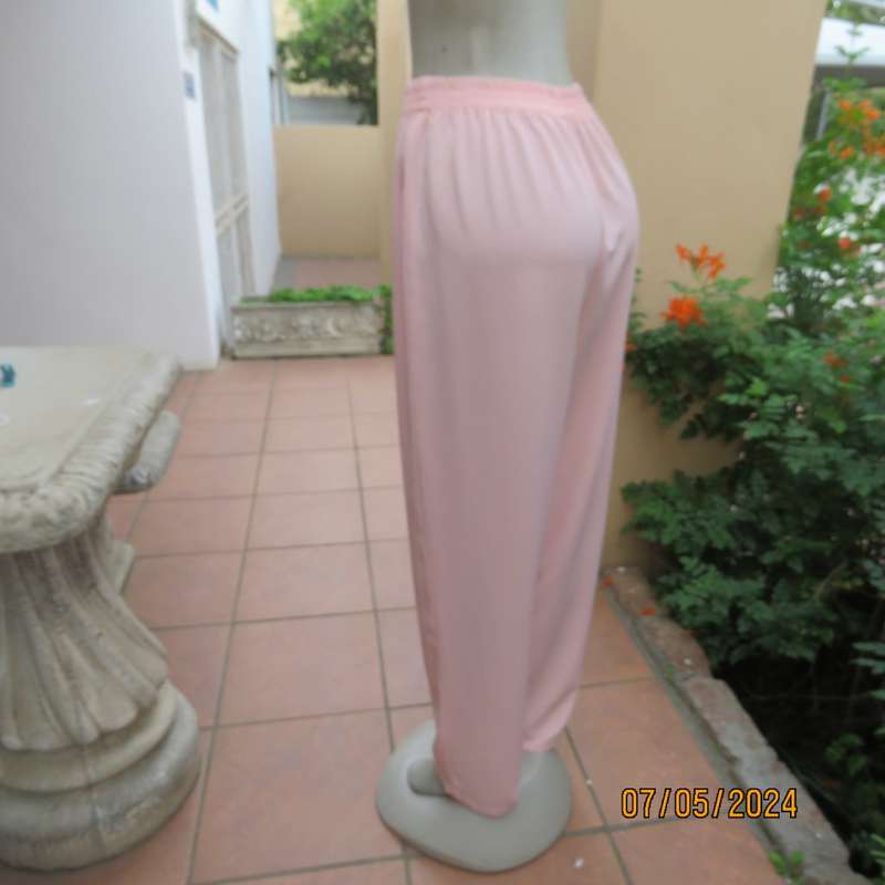 Amazing 2 pc salmon pink textured polyester pants/jacket outfit. Size 38. Jacket emb. organza fronts