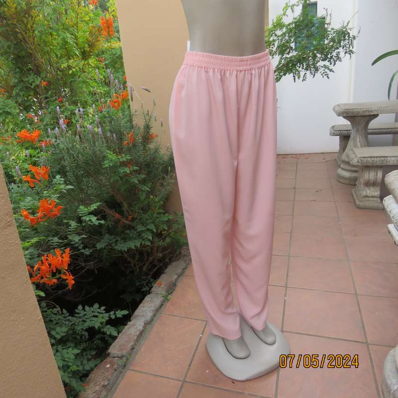 Amazing 2 pc salmon pink textured polyester pants/jacket outfit. Size 38. Jacket emb. organza fronts