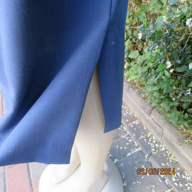 Amazing tailored indigo blue fully lined pencil skirt by NADA size 44. 6 panels. Brand new cond.