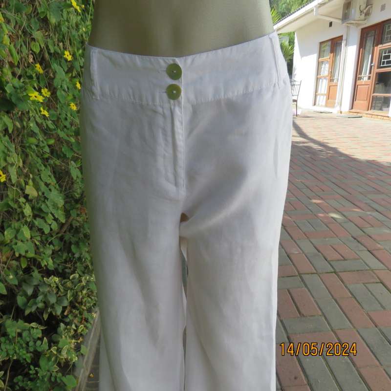 High quality snow white 100% linen (ramie) straight legged pants. By TRUWORTHS size 42. As new.
