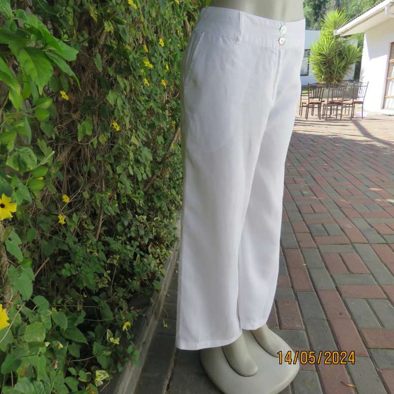 High quality snow white 100% linen (ramie) straight legged pants. By TRUWORTHS size 42. As new.