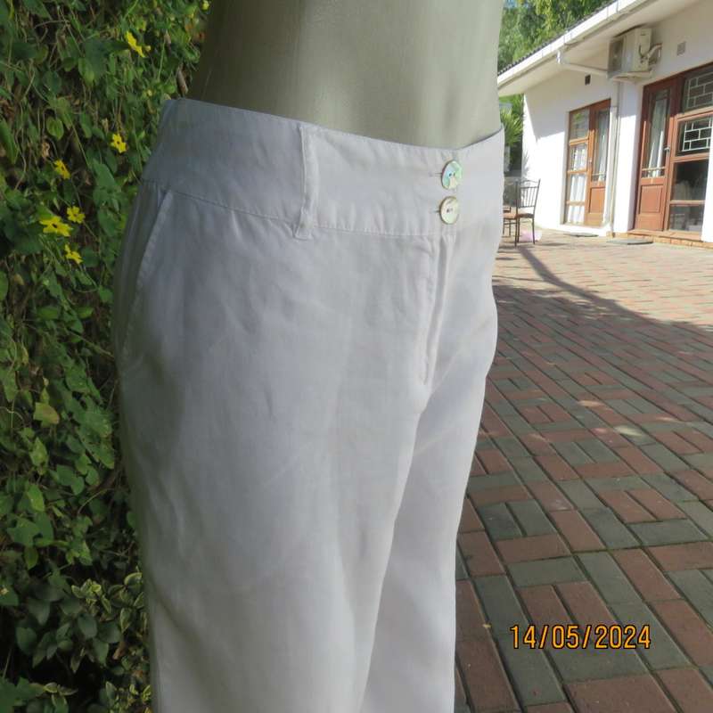 High quality snow white 100% linen (ramie) straight legged pants. By TRUWORTHS size 42. As new.