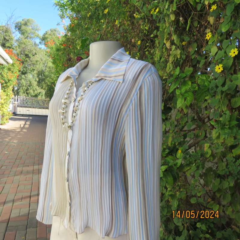 Cute permanent pleated polyester cream/tan/blue striped long sleeve top. By KELSO size 33/34. As new