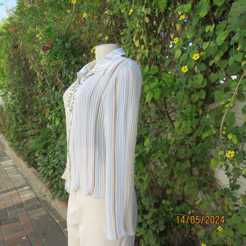 Cute permanent pleated polyester cream/tan/blue striped long sleeve top. By KELSO size 33/34. As new