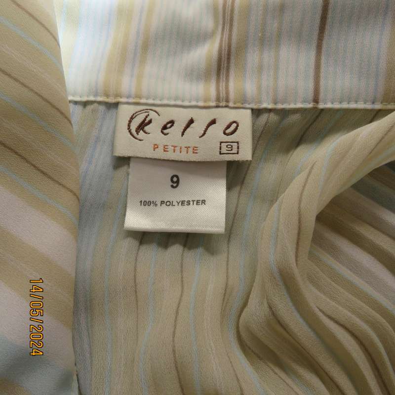Cute permanent pleated polyester cream/tan/blue striped long sleeve top. By KELSO size 33/34. As new