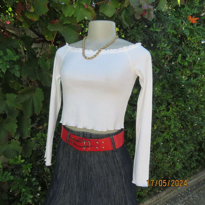 Petite cream long sleeve polycotton rib stitch cropped top. Elasticated waist. By DIVIDED size 30.