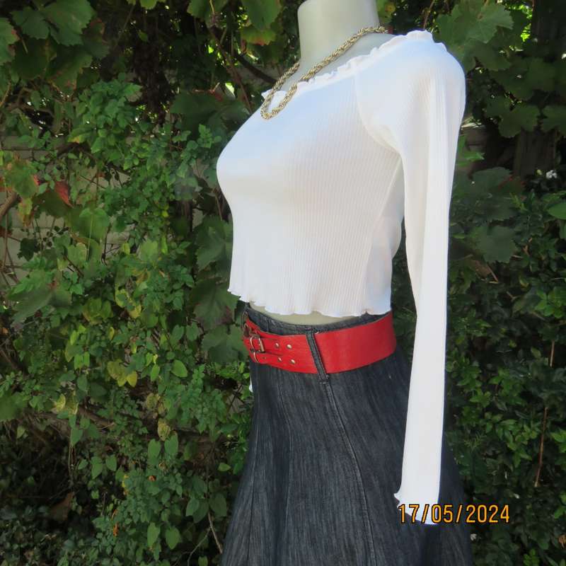 Petite cream long sleeve polycotton rib stitch cropped top. Elasticated waist. By DIVIDED size 30.
