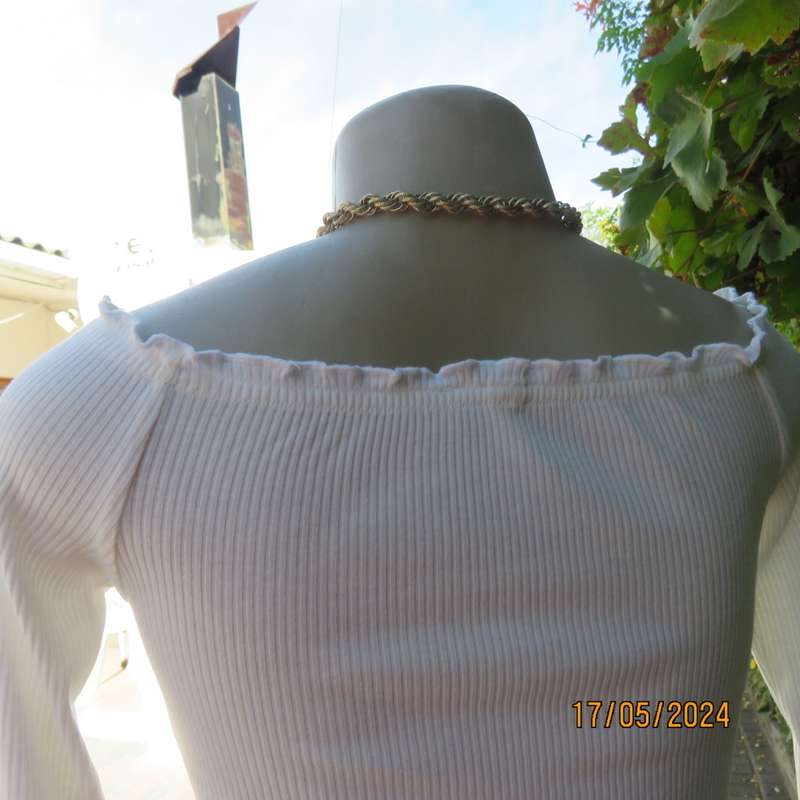 Petite cream long sleeve polycotton rib stitch cropped top. Elasticated waist. By DIVIDED size 30.
