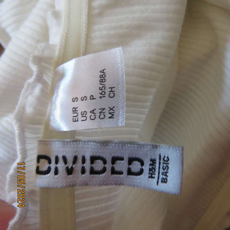Petite cream long sleeve polycotton rib stitch cropped top. Elasticated waist. By DIVIDED size 30.