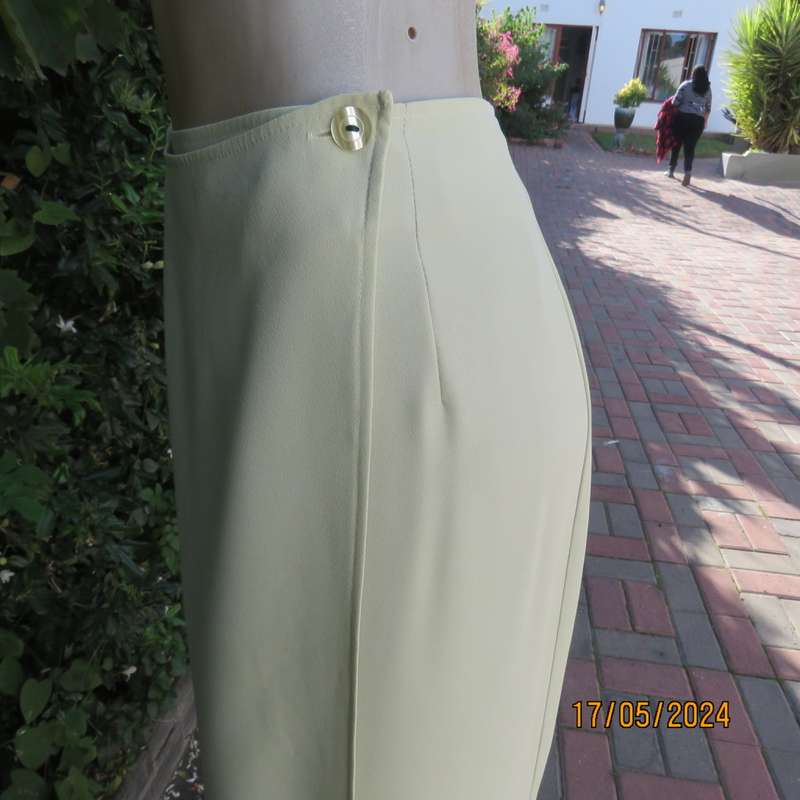 Pretty light lime polyester fold over ankle length skirt. Size 40 By DESIGN. Can adjust buttons.