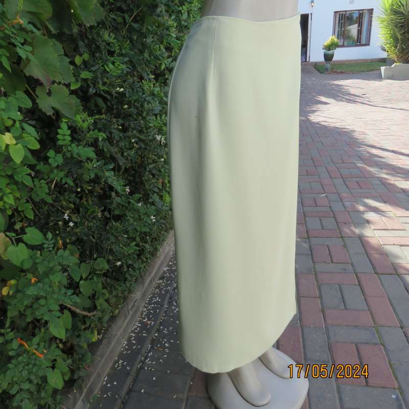 Pretty light lime polyester fold over ankle length skirt. Size 40 By DESIGN. Can adjust buttons.