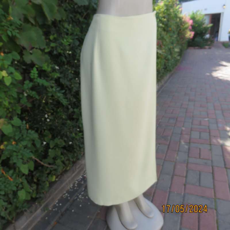 Pretty light lime polyester fold over ankle length skirt. Size 40 By DESIGN. Can adjust buttons.