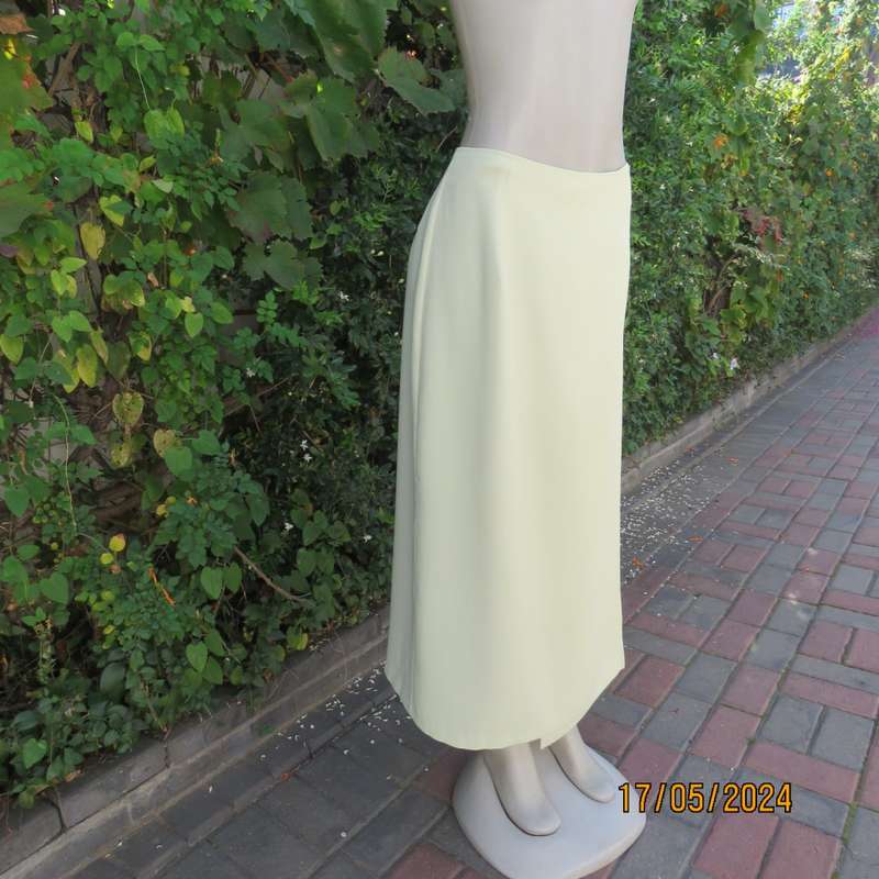 Pretty light lime polyester fold over ankle length skirt. Size 40 By DESIGN. Can adjust buttons.