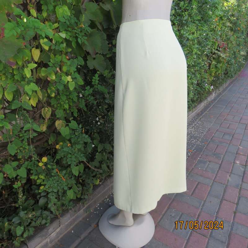 Pretty light lime polyester fold over ankle length skirt. Size 40 By DESIGN. Can adjust buttons.