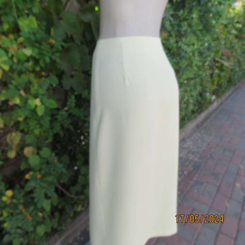 Pretty light lime polyester fold over ankle length skirt. Size 40 By DESIGN. Can adjust buttons.