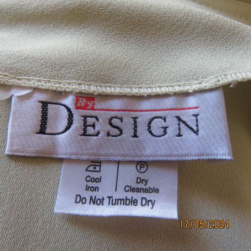 Pretty light lime polyester fold over ankle length skirt. Size 40 By DESIGN. Can adjust buttons.