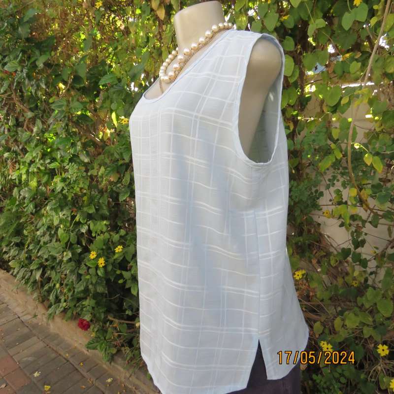 Sky blue sleeveless cami/top. Stunning embossed check poly fabric. Size 40. Slits As new