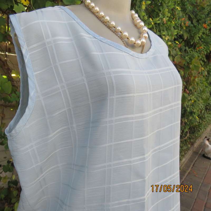 Sky blue sleeveless cami/top. Stunning embossed check poly fabric. Size 40. Slits As new
