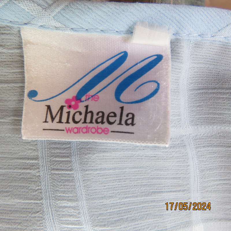 Sky blue sleeveless cami/top. Stunning embossed check poly fabric. Size 40. Slits As new
