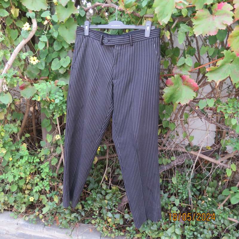 Smart black and white pinstripe pants size 34 by MARKHAM in polyester/viscose. Pockets B/F