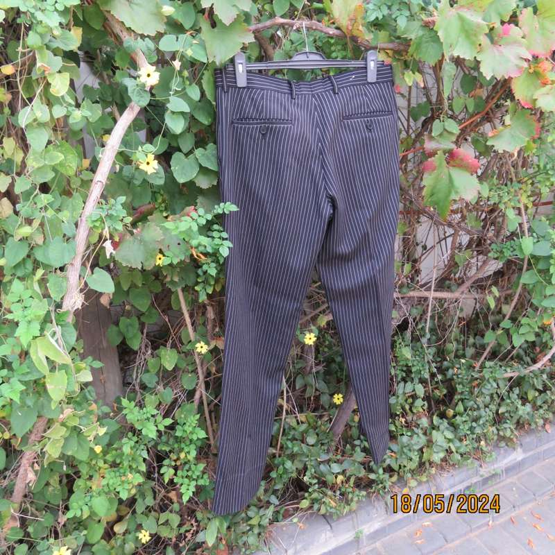 Smart black and white pinstripe pants size 34 by MARKHAM in polyester/viscose. Pockets B/F