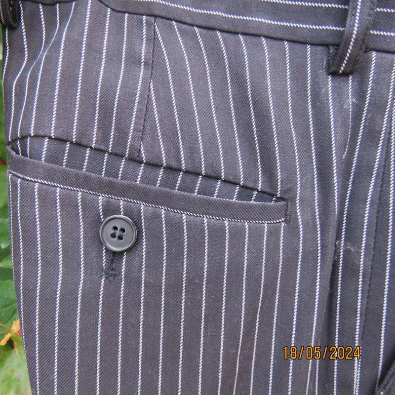 Smart black and white pinstripe pants size 34 by MARKHAM in polyester/viscose. Pockets B/F