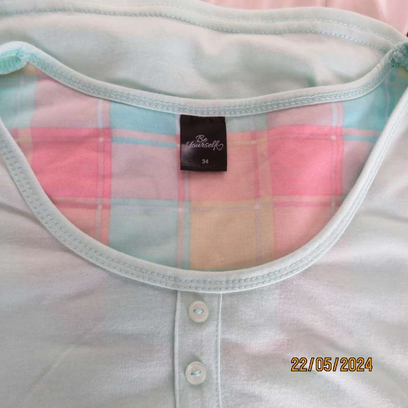 Pajama top in celeste turquoise. Frilled armholes. Size 34 by BE YOURSELF. In polycotton. Brand new