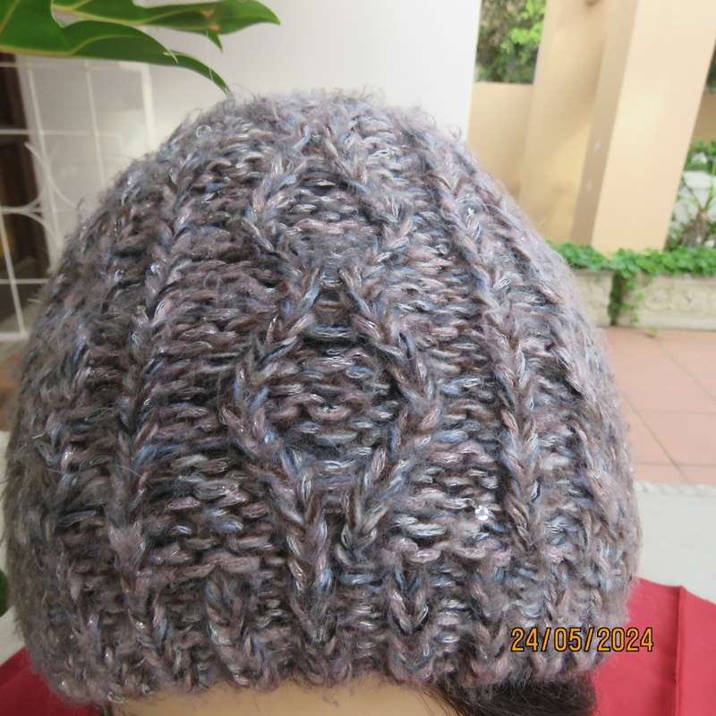High quality grey with silver metallic fibre beanie and warm cream inner. Medium size. As new.