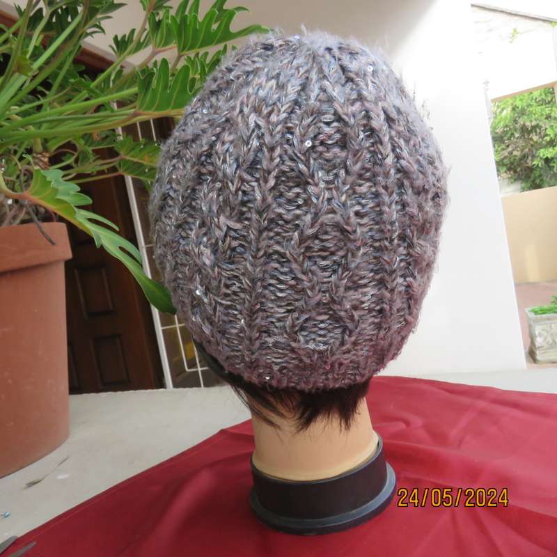 High quality grey with silver metallic fibre beanie and warm cream inner. Medium size. As new.