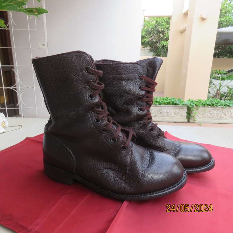 SADF brown genuine leather army boots in size  7. Army size 255. Issued in 2009 by DWS. As new.