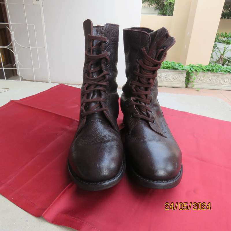 SADF brown genuine leather army boots in size  7. Army size 255. Issued in 2009 by DWS. As new.