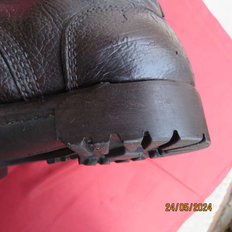 SADF brown genuine leather army boots in size  7. Army size 255. Issued in 2009 by DWS. As new.