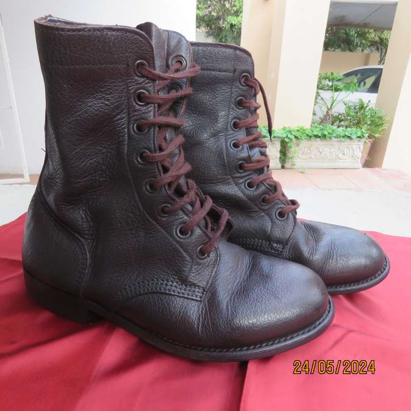 SADF brown genuine leather army boots in size  7. Army size 255. Issued in 2010 by DWS. As new.