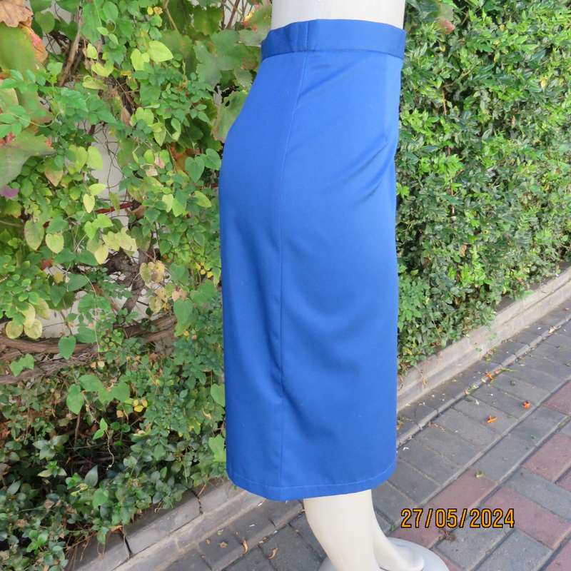 Smart admiral blue pencil skirt with zip and pleat at back. Firm polycotton. Size 40.Brand new cond
