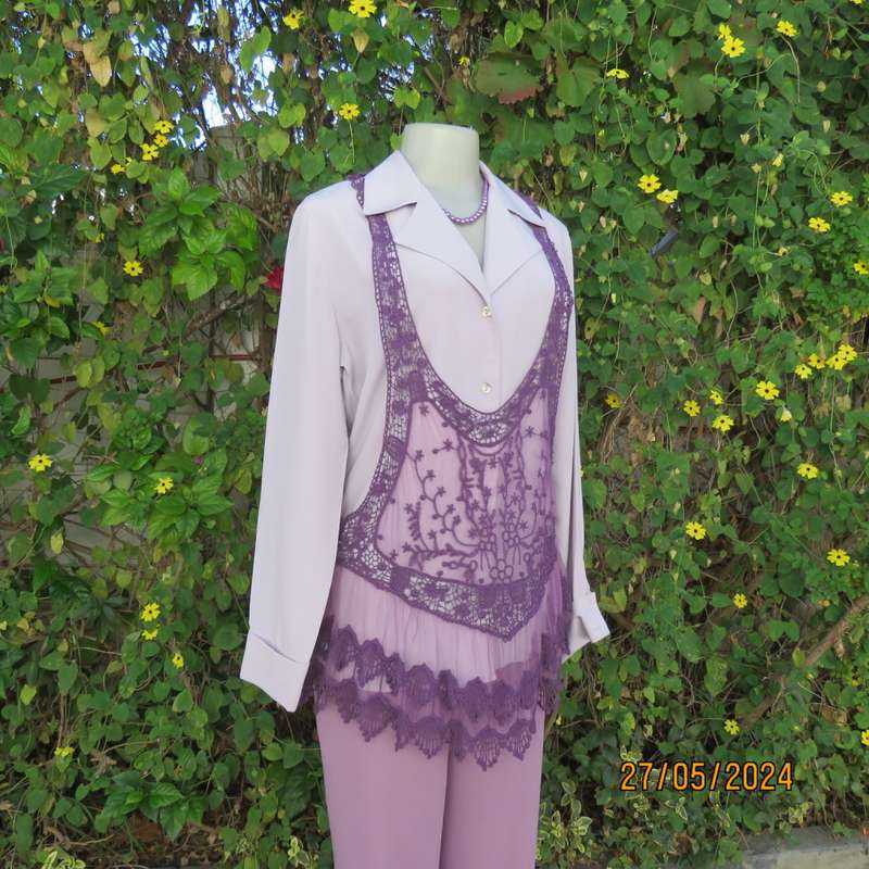 Versatile purple polycotton decorative lace top. By BELLEZZA SIGNORA size 36 best fit. As new.