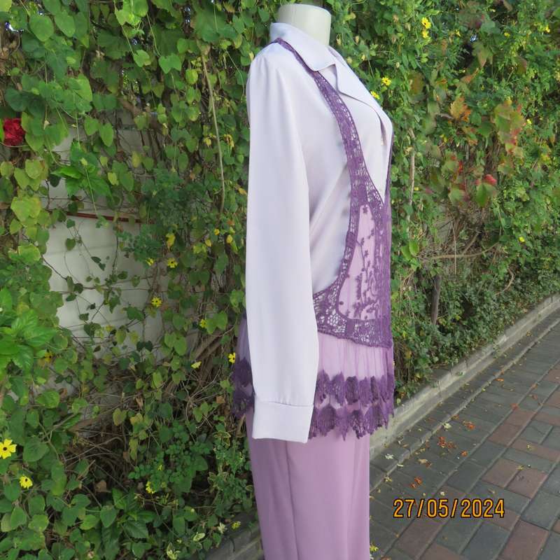 Versatile purple polycotton decorative lace top. By BELLEZZA SIGNORA size 36 best fit. As new.