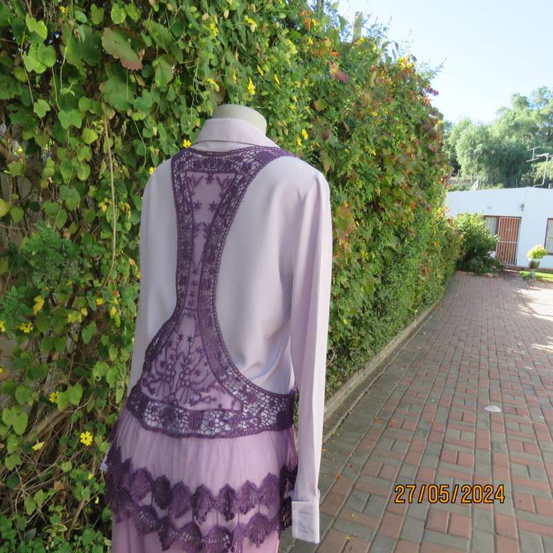 Versatile purple polycotton decorative lace top. By BELLEZZA SIGNORA size 36 best fit. As new.