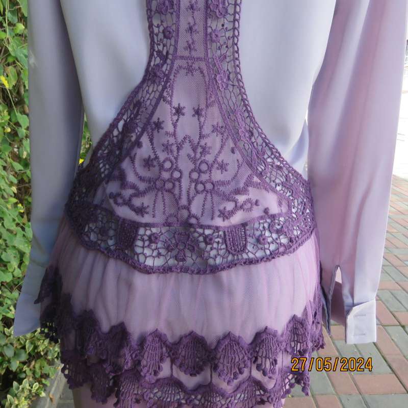 Versatile purple polycotton decorative lace top. By BELLEZZA SIGNORA size 36 best fit. As new.