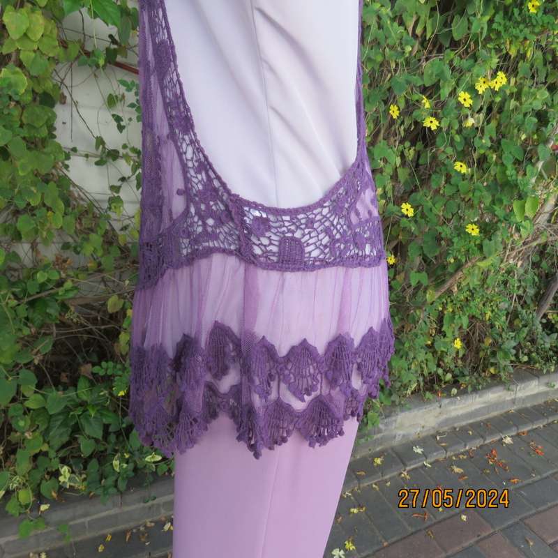 Versatile purple polycotton decorative lace top. By BELLEZZA SIGNORA size 36 best fit. As new.