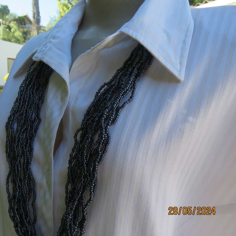 Soft white polycotton stretch shirt with embossed vertical stripes by FASHION EXPRESS size 40 to 42.
