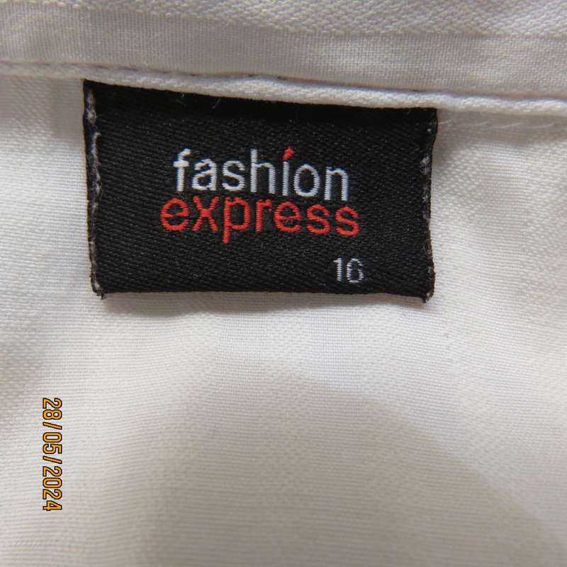 Soft white polycotton stretch shirt with embossed vertical stripes by FASHION EXPRESS size 40 to 42.