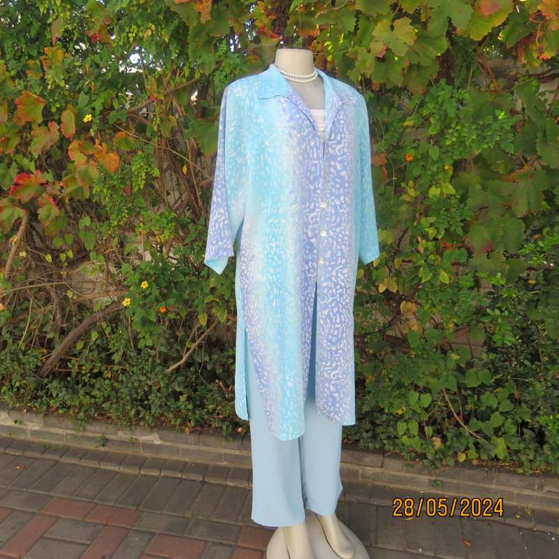 What not to love about this calf length crinkled polyester jacket/medley of blues. Size 42. New cond