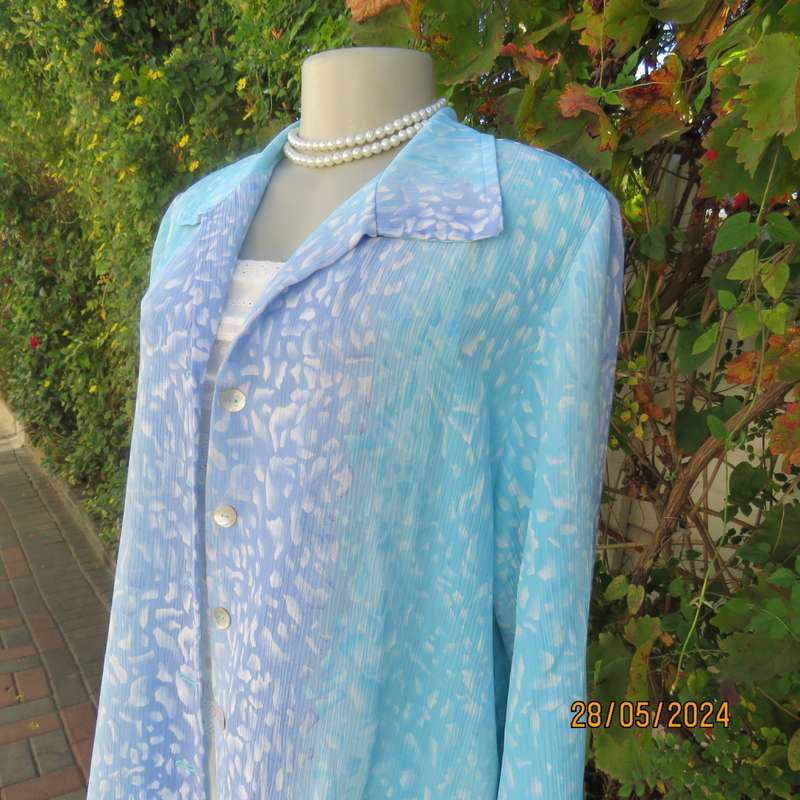 What not to love about this calf length crinkled polyester jacket/medley of blues. Size 42. New cond